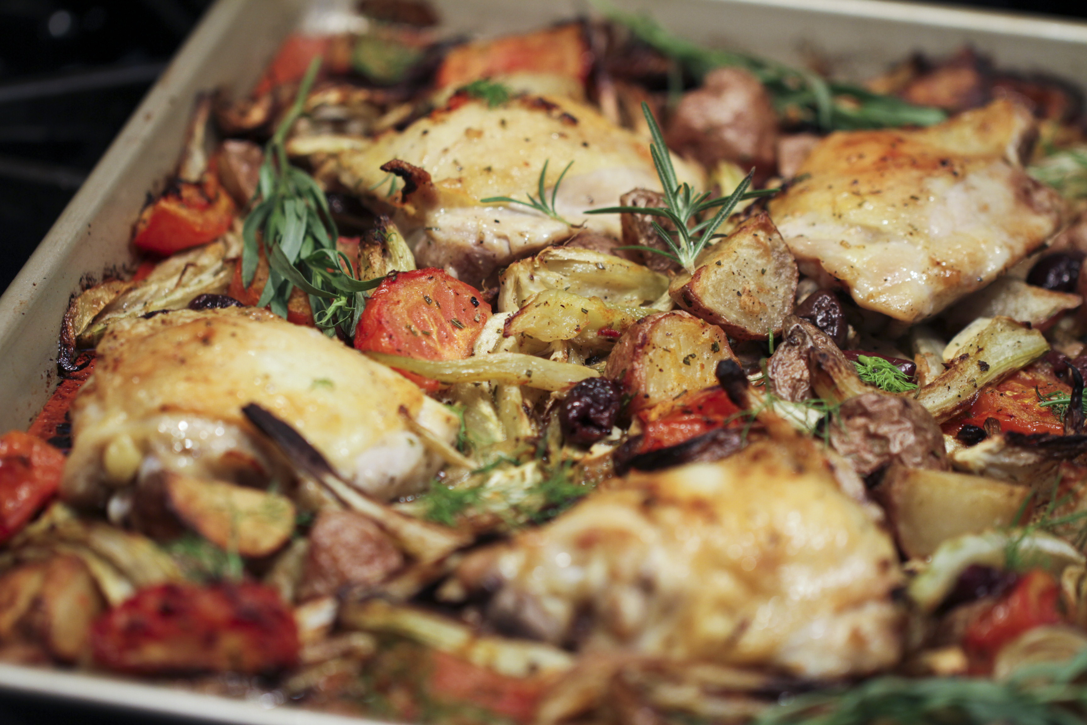 Sheet-pan Roasted Chicken With Fennel, Potatoes, Tomatoes And Olives ...